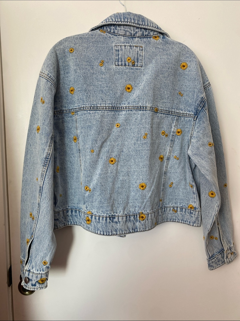 C&C California Light Blue Denim Jacket with Yellow Daisy Embroidery NWT 🌼 - Picture 5 of 6